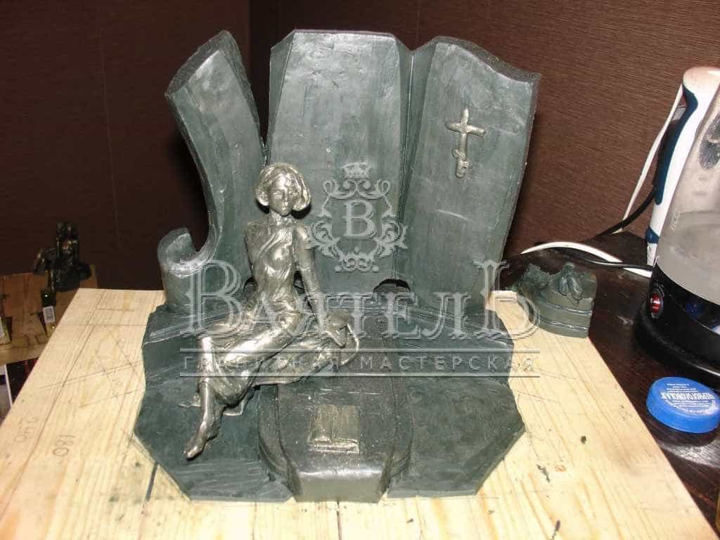 Комплекс из змеевика и бронзовой фигуры 14 Комплекс из змеевика и бронзовой фигуры 11