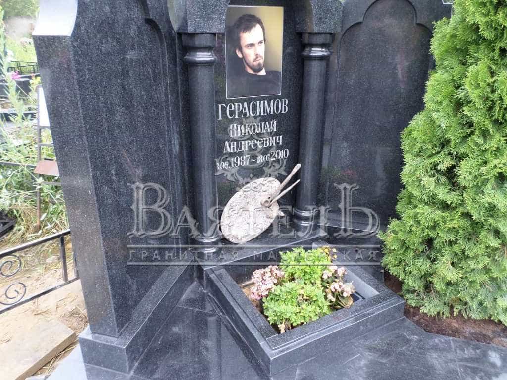 Надгробный комплекс художнику 3
