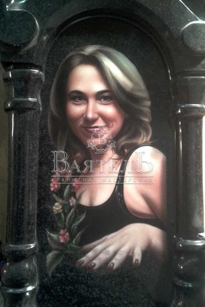 Памятник - часовня с цветным портретом девушке 9