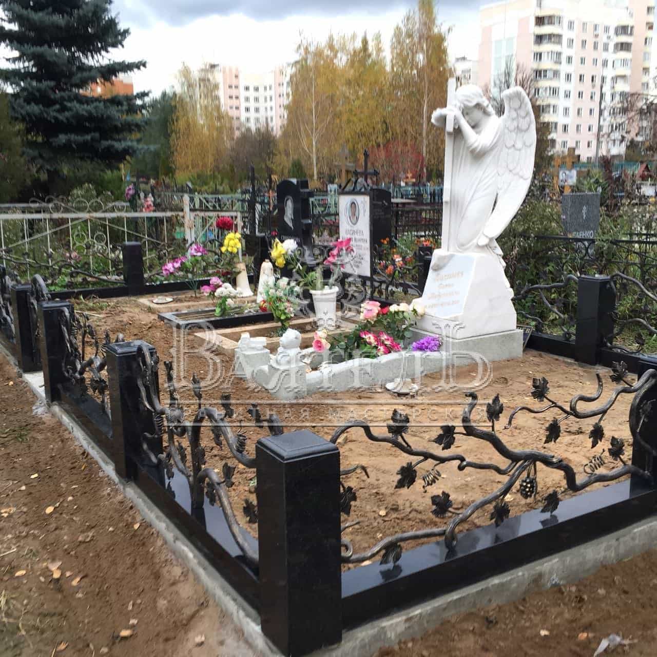 Фото красиво оформленных могил. Гранитная мастерская Алабушевское кладбище. Украшение могил. Красивые могилы. Красивые памятники на могилу.