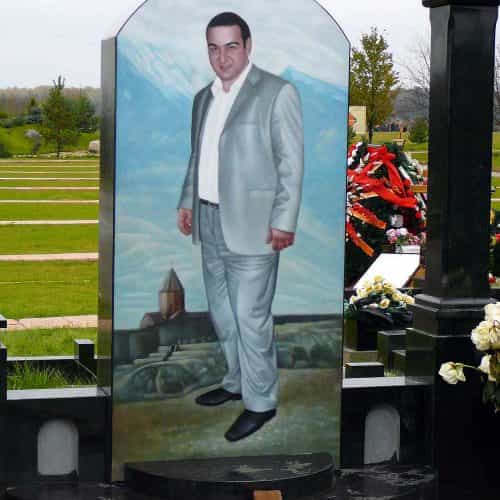 Цветные портреты на памятниках 9