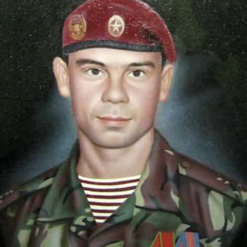 Цветные портреты на памятниках 9