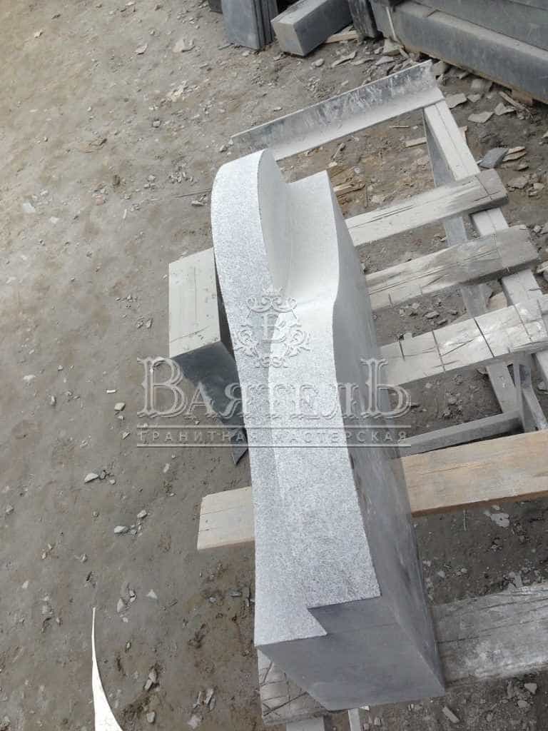 Надгробный комплекс и памятник изогнутой формы 7