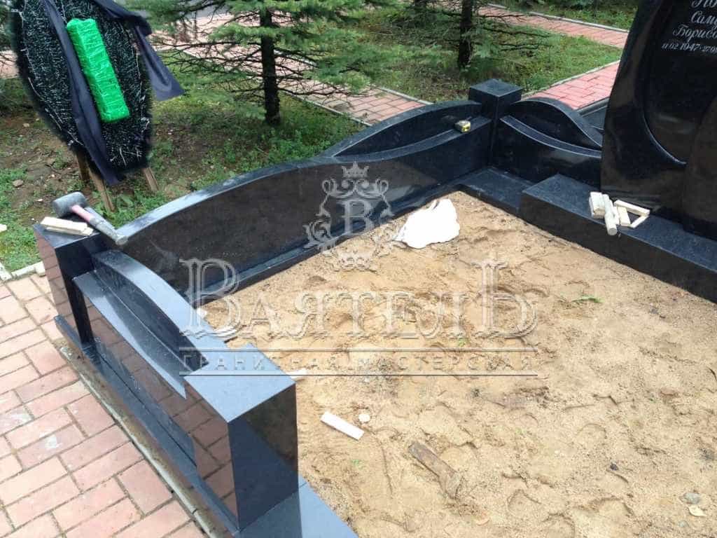 Надгробный комплекс и памятник изогнутой формы 9