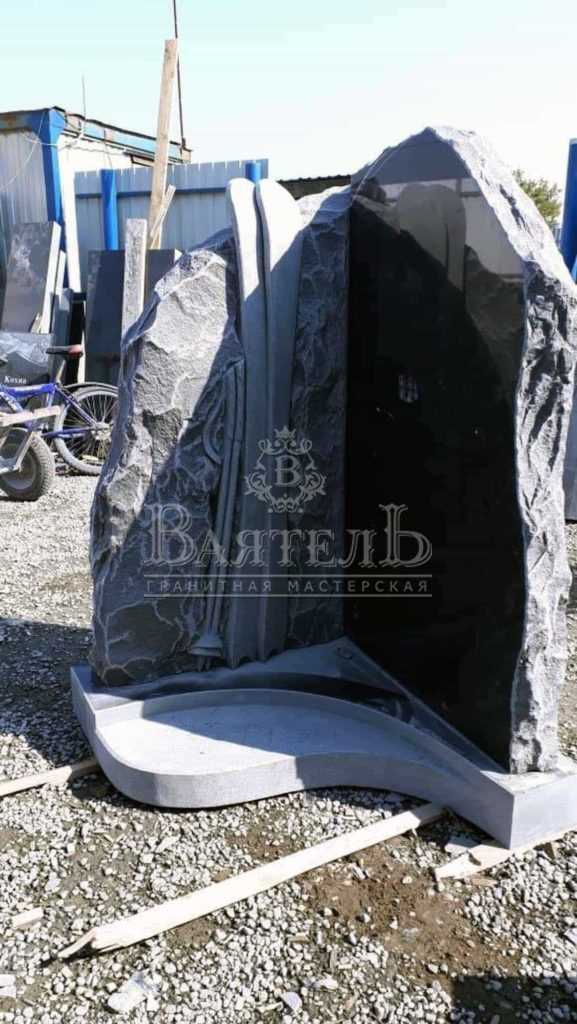 Памятник лыжнику на Сахалин 9