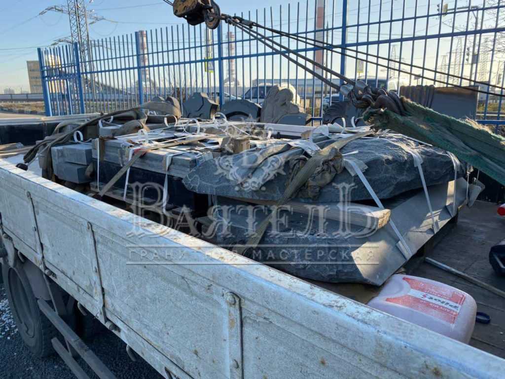 Памятник лыжнику на Сахалин 4