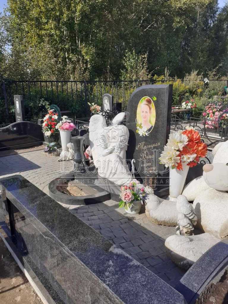 Комплекс молодой девушке с цветным портретом и мраморной скульптурой 9 Комплекс молодой девушке с цветным портретом и мраморной скульптурой 7