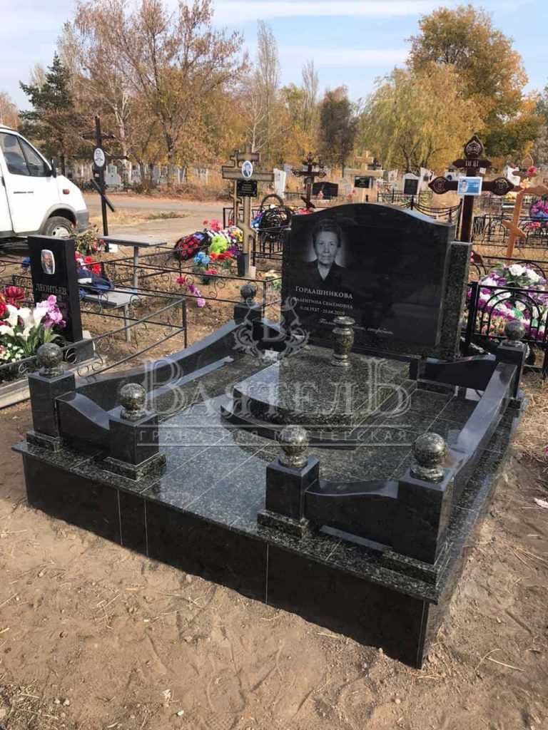 Надгробие из Baltic Green на двоих в Саратове 15