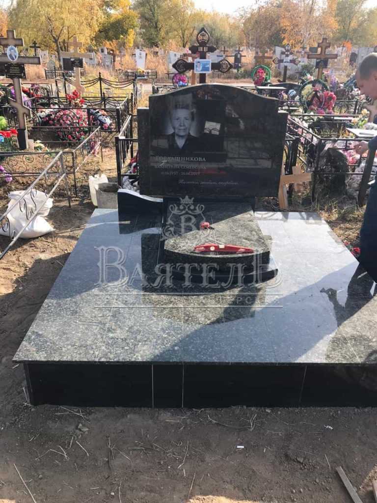 Надгробие из Baltic Green на двоих в Саратове 10