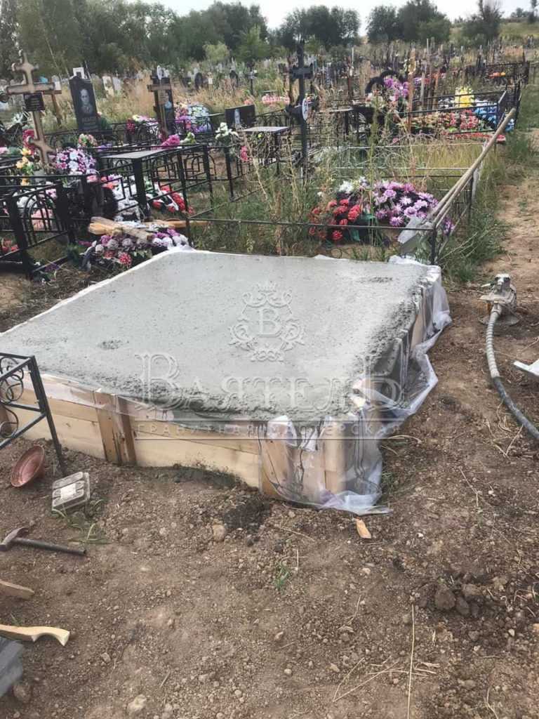 Надгробие из Baltic Green на двоих в Саратове 7