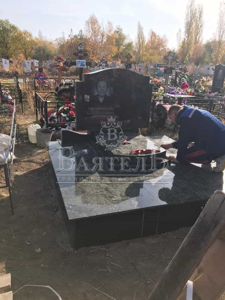 Надгробие из Baltic Green на двоих в Саратове 17