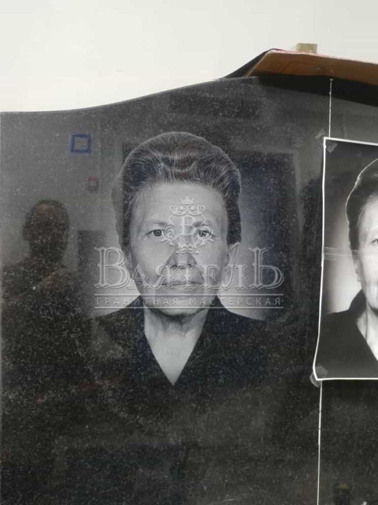 Надгробие из Baltic Green на двоих в Саратове 8