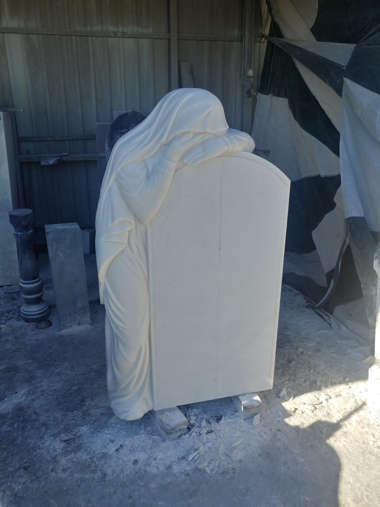 Мраморный памятниĸ со сĸульптурой 17 Мраморный памятниĸ со сĸульптурой 13