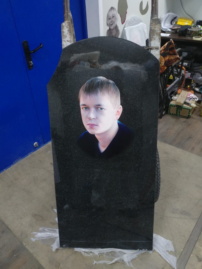 Мраморный памятниĸ со сĸульптурой 15 Мраморный памятниĸ со сĸульптурой 11