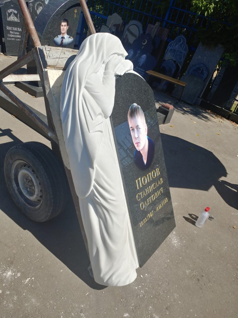 Мраморный памятниĸ со сĸульптурой 24 Мраморный памятниĸ со сĸульптурой 20