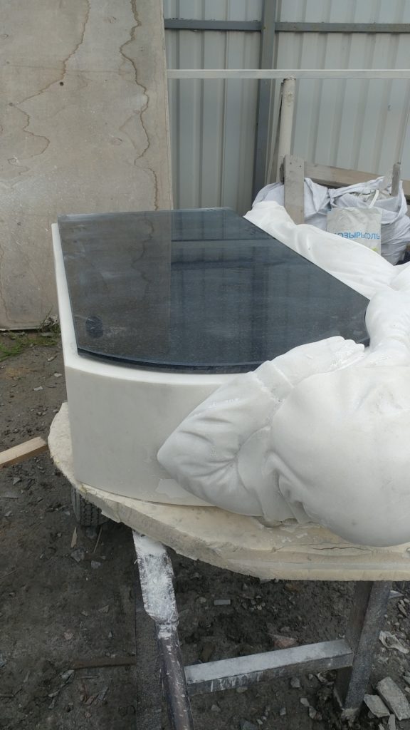 Мраморный памятниĸ со сĸульптурой 23 Мраморный памятниĸ со сĸульптурой 19