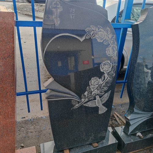 Памятник № ВТВ-148 - (памятник необычной формы с графикой в виде сердца)