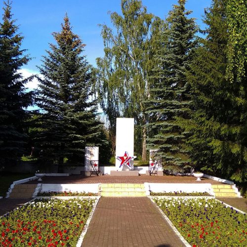 Военный мемориал рядом с кладбищем Былово