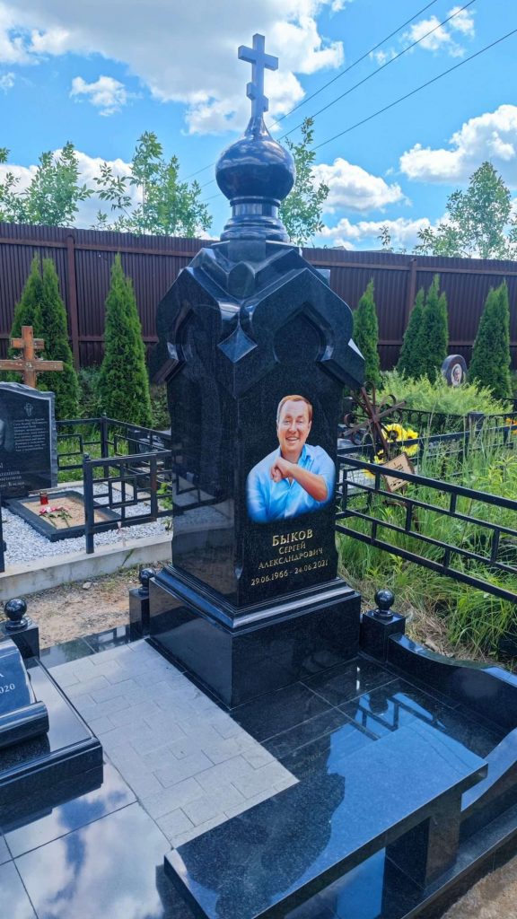 Надгробный комплекс из двух могил с цветным портретом 19 Надгробный комплекс из двух могил с цветным портретом 14