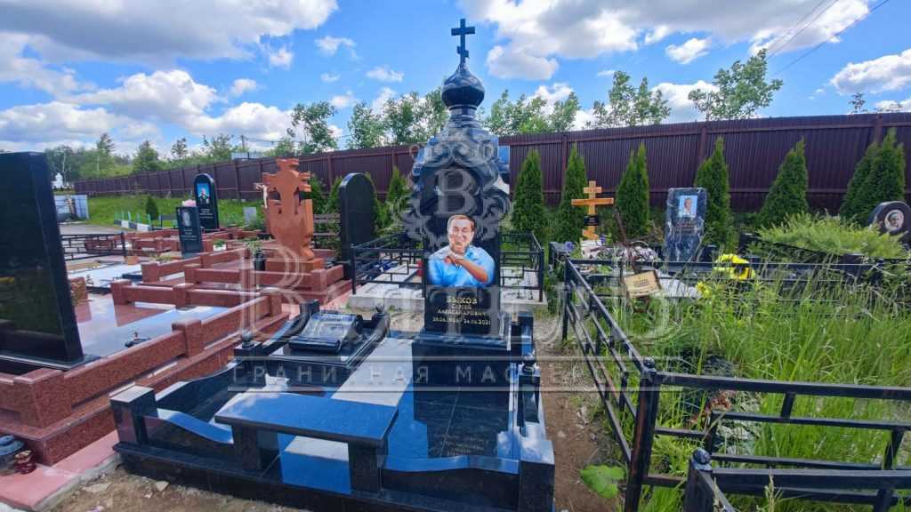 Надгробный комплекс из двух могил с цветным портретом 12 Надгробный комплекс из двух могил с цветным портретом 8