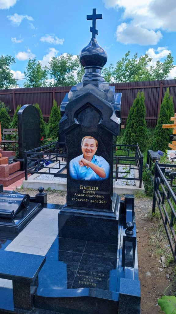 Надгробный комплекс из двух могил с цветным портретом 6 Надгробный комплекс из двух могил с цветным портретом 3