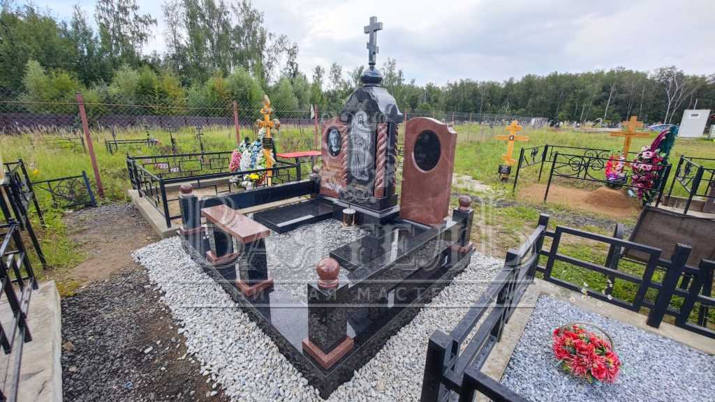 Надгробный комплекс с VIP-портретом и иконой