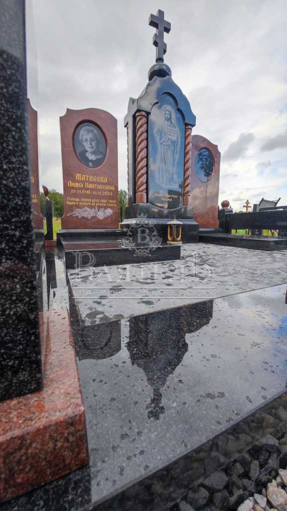 Надгробный комплекс с VIP-портретом и иконой