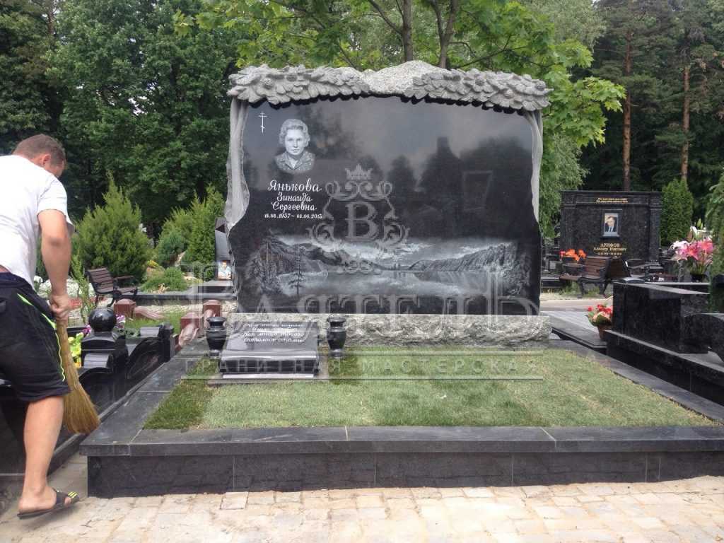 Надгробный комплекс с резным кедром 5 Надгробный комплекс с резным кедром