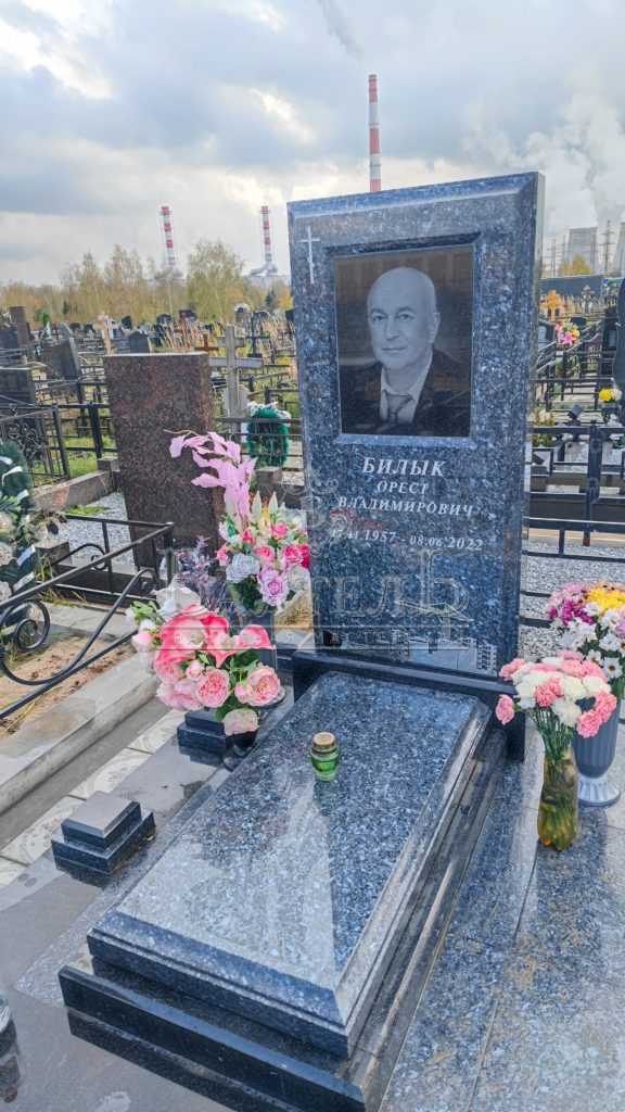 Надгробный комплекс из голубого гранита Blue Pearl