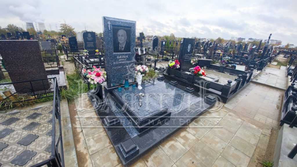 Надгробный комплекс из голубого гранита Blue Pearl