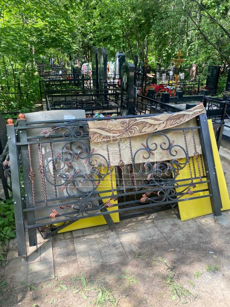 Надгробный комплекс на Волковском кладбище 19 Надгробный комплекс на Волковском кладбище