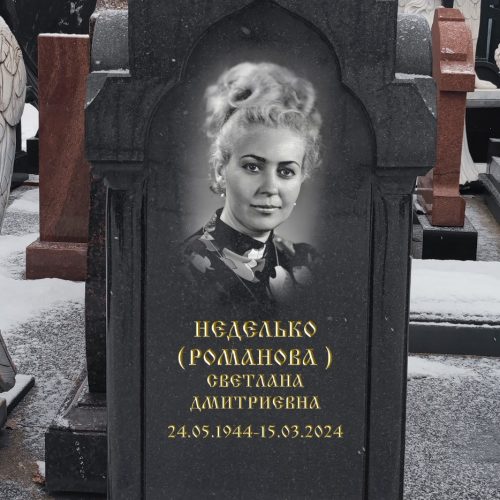 Надгробный комплекс на Волковском кладбище