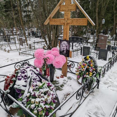 Надгробный комплекс на Волковском кладбище