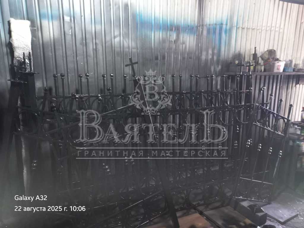 Памятник из Норвежского гранита Blue Pearl