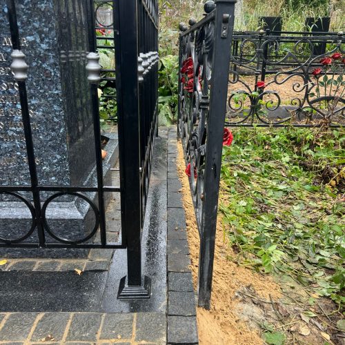 Памятник из Норвежского гранита Blue Pearl 18