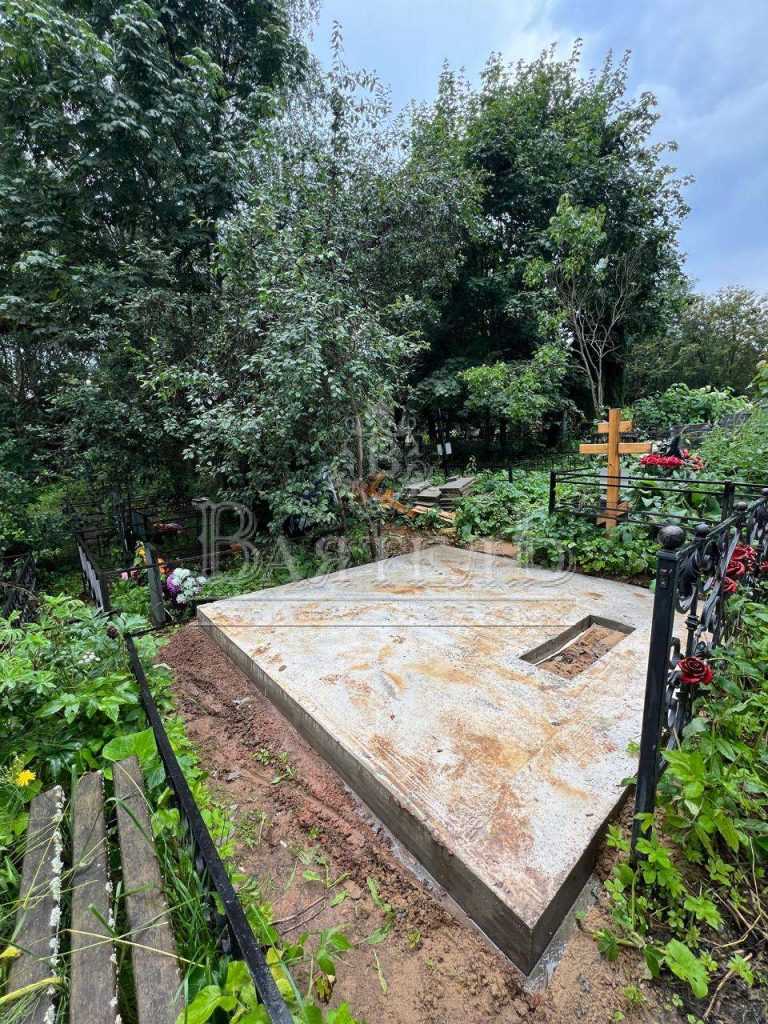 Памятник из Норвежского гранита Blue Pearl