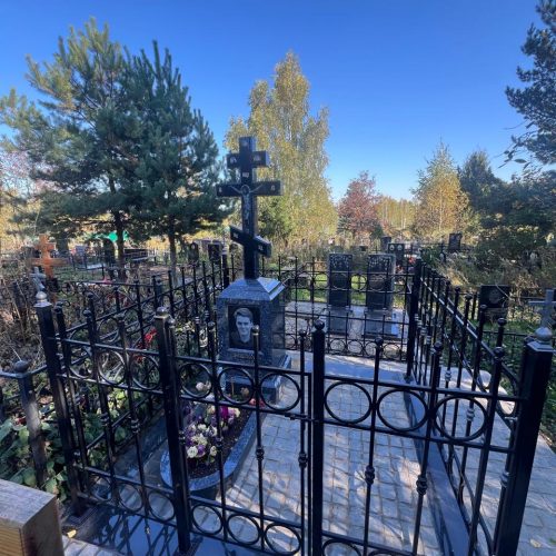 Памятник из Норвежского гранита Blue Pearl 20