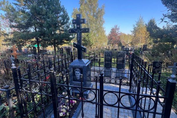 Памятник из Норвежского гранита Blue Pearl 3 Памятник из Норвежского гранита Blue Pearl