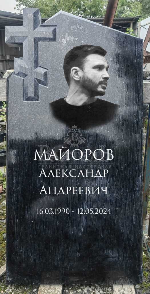 Памятник из индийского гранита Galaxy Black