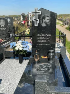 Памятник из индийского гранита Galaxy Black