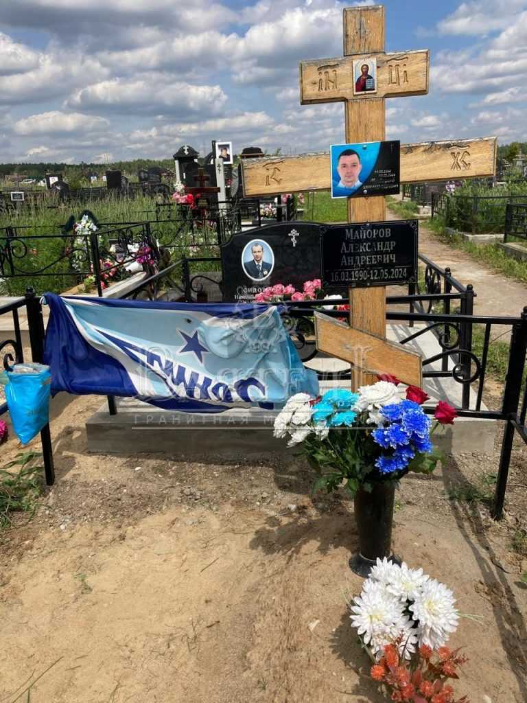 Памятник из индийского гранита Galaxy Black