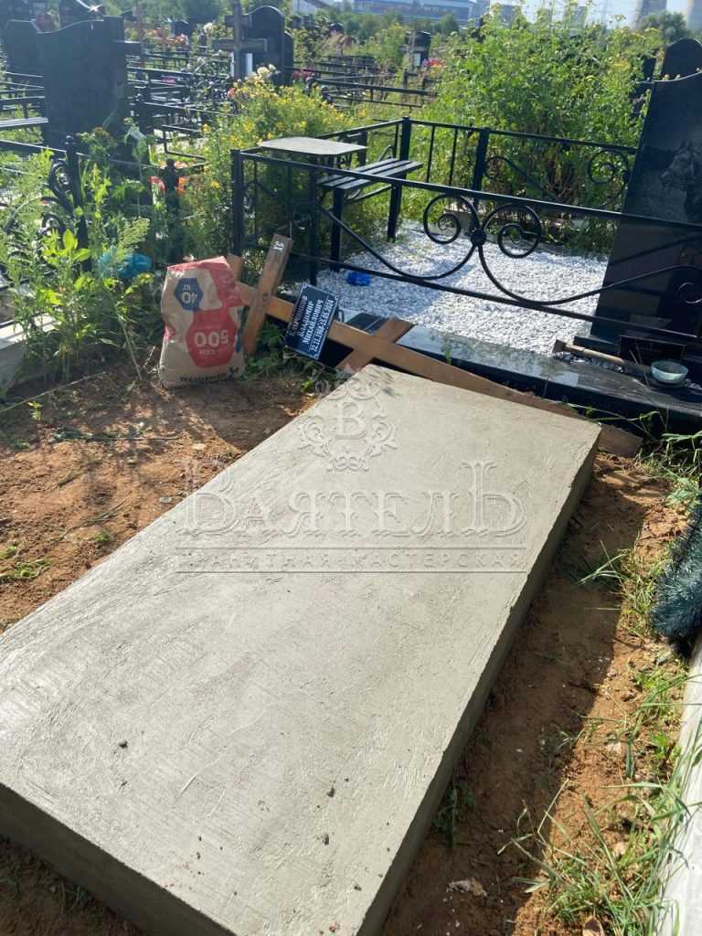 Надгробный комплекс из мрамора и гранита