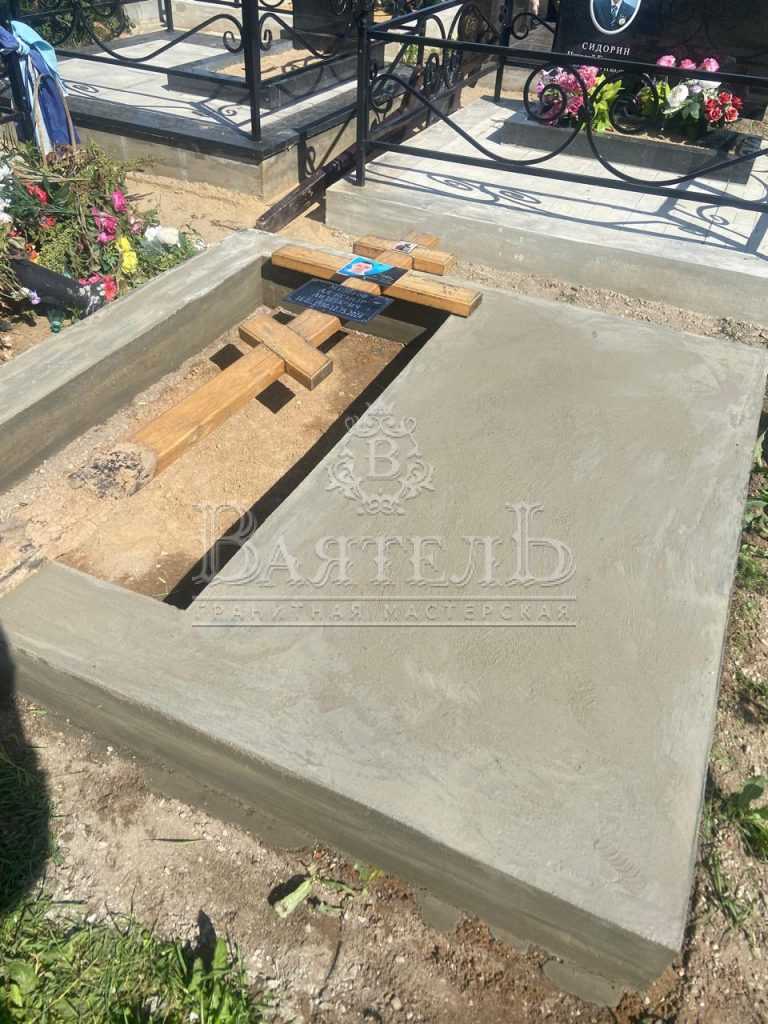 Памятник из индийского гранита Galaxy Black